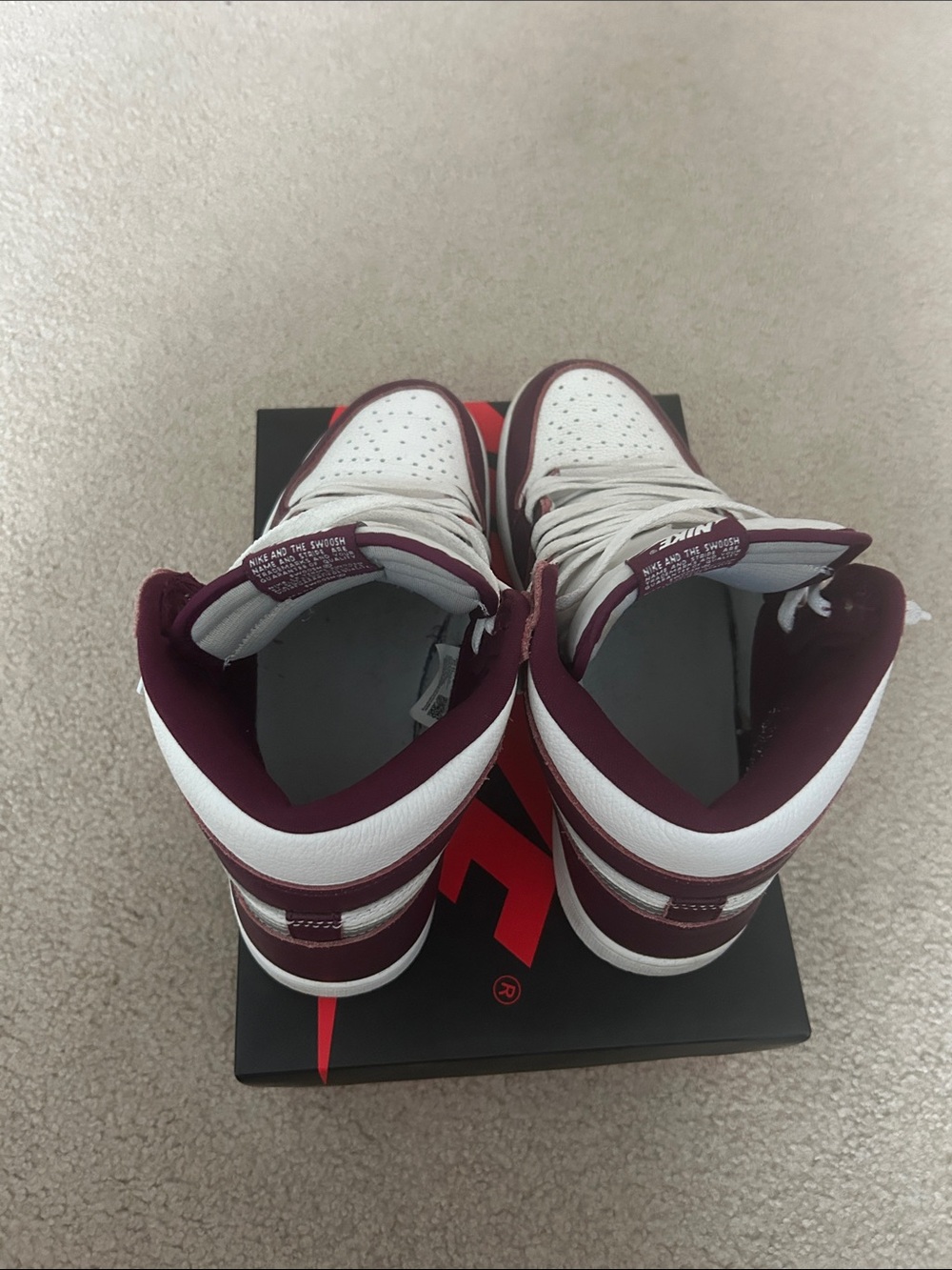 Nike Air Jordan 1 Retro High OG ‘Bordeaux’ Size 9.5 - Picture 4 of 6